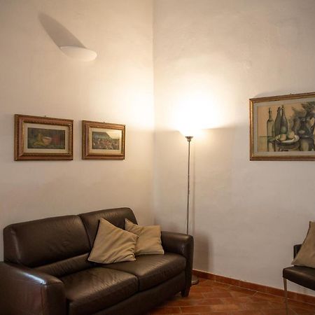 Lovely One Bedroom Apartment Nearby Ponte Vecchio Florens Exteriör bild